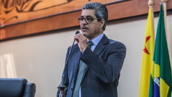 Edvaldo cobra pagamento de auxílio-alimentação a professores permutados